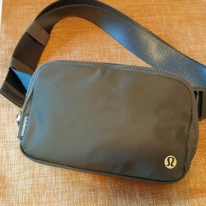 Lululemon Everywhere Belt Bag